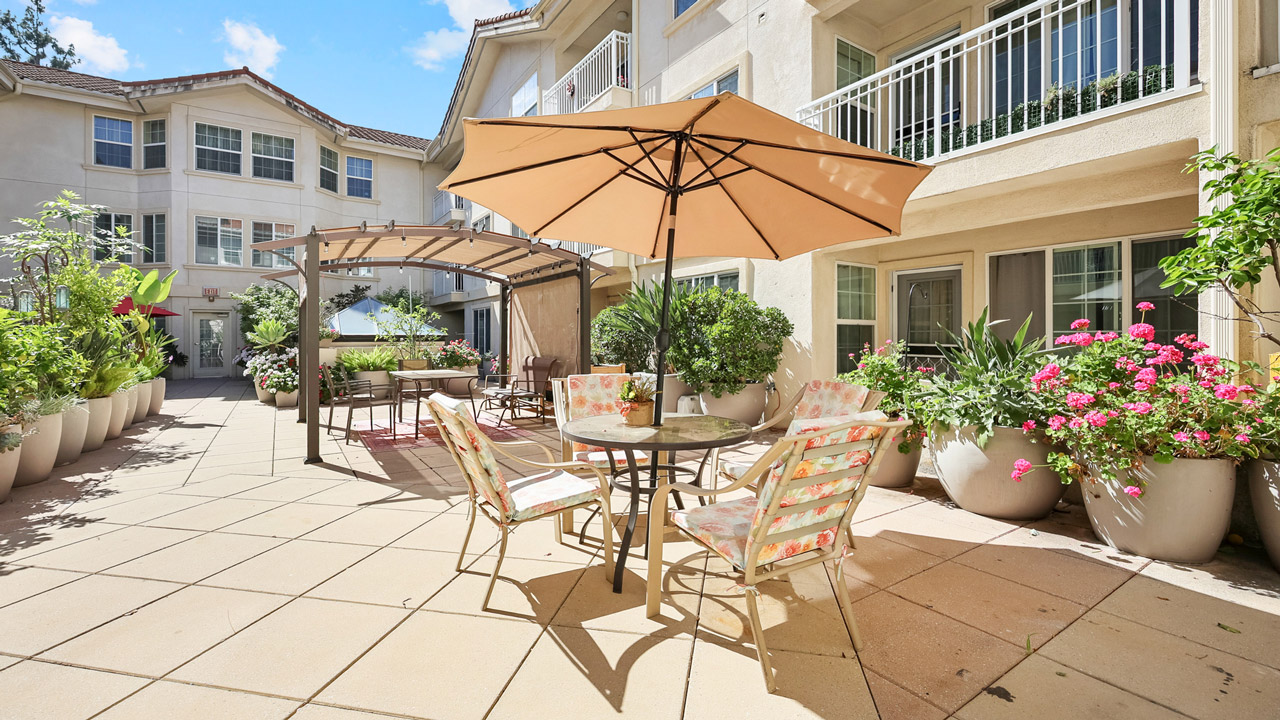 The outdoor patio at Scholl Canyon Estates