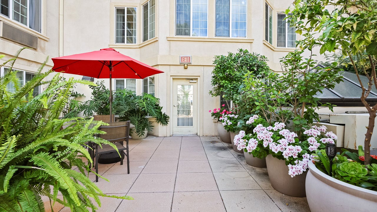 Exterior view of Scholl Canyon Estates Gracious Retirement Living